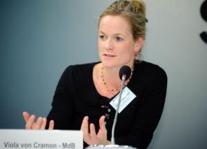 Евродепутаты пригрозили отменой безвиза украинским олигархам и политикам