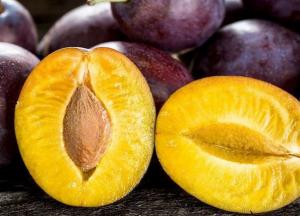 Врачи рассказали о пользе слив