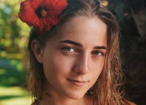 Приемная дочь Потапа показала грудь в прозрачном белье (фото)