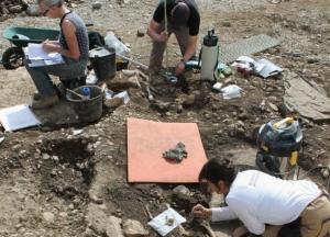 Во Франции нашли древний некрополь с сокровищами (фото)