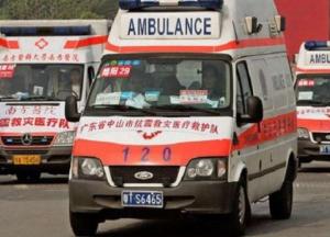 В Китае обрушился отель, под завалами оказались около 70 человек (видео)