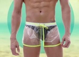 Прозрачные водонепроницаемые шорты вызвали споры в Сети (фото)