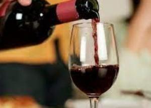 Ученые сообщили о пользе употребления вина для здоровья глаз