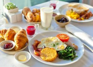 Медики рассказали, какие продукты вредно употреблять на завтрак