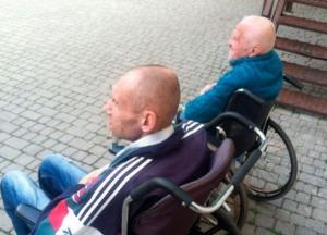 В Одессе трех пациентов-инвалидов психбольницы вывезли на кладбище и оставили там