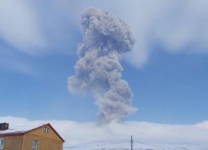 В России город засыпало пеплом из-за извержения вулкана (фото, видео)