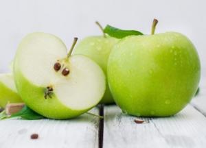 Диетолог рассказала о пользе употребления двух яблок в день