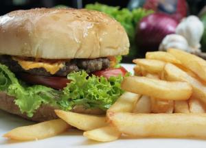 Ученые назвали продукты, вызывающие у человека зависимость 