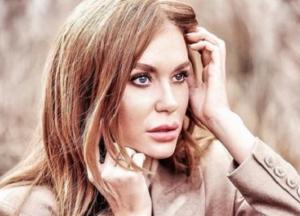 Слава Каминская показала, как входит в наркоз на операционном столе (видео)