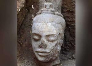 Археологи нашли голову «совершенного человека» в Камбодже