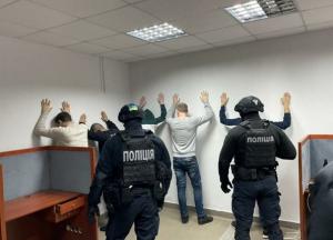 Создавали порно-фото должников: полиция разоблачила коллекторов-шантажистов (видео)