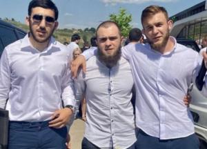 Под Одессой задержали мужчин за стрельбу из автомата на улице (видео)