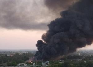 У Криму пречорна і пресмердюча пожежа: окупанти кажуть, що цього разу замкнуло проводку (відео)