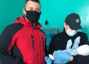 На Херсонщине в лесу нашли женщину-маугли с ребенком