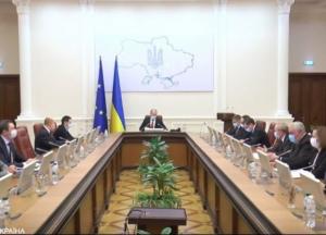 Кабмин запретил прекращать выплаты переселенцам во время карантина