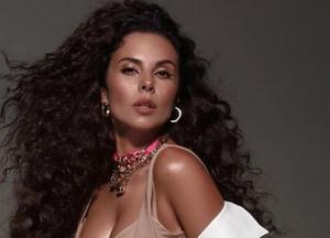 Настя Каменских показала свой "мохнатый пирожочек" (фото)