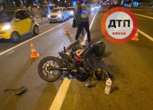 В центре Киева мотоциклист влетел в авто (фото)
