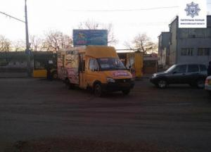 В Николаеве пьяный водитель маршрутки устроил ДТП с троллейбусом (фото)