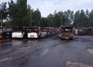 Под Киевом ночью сгорел автобусный автопарк (фото)