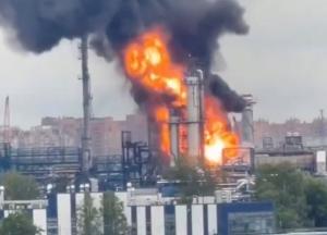 Удар українського дрона зупинив роботу Московського НПЗ, — Reuters