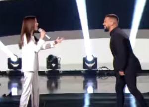 Дуэт Монатика с Данелией Тулешовой на сцене "Голос. Дети-5" произвел настоящий фурор (видео)