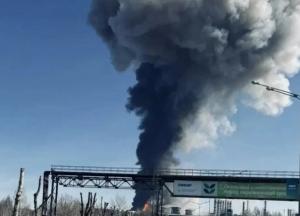 "Горить усе": у російському Татарстані вибухнув завод із виробництва каучуку (відео)