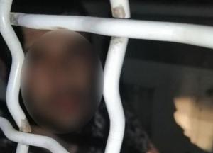 На Киевщине мужчина ночью залез в чужой дом и порезал детей