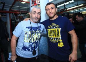 Анатолий Ломаченко получил пояс за тренерскую деятельность