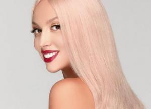 Голая Оля Полякова засветилась в бане в компании незнакомца (фото)