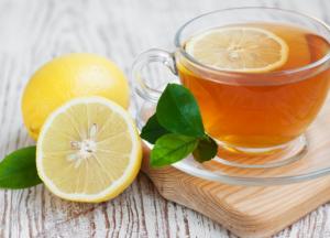 Эксперты рассказали об опасности чая с лимоном