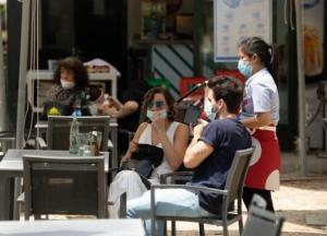 На испанском курорте задержали кашляющего туриста 