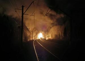 Аж цистени злетіли в повітря: біля Пермі вuбухнув потяг з пальним (відео)