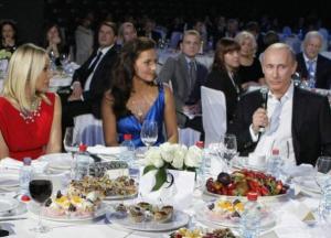 Известная актриса получила условный срок за ужин с Путиным