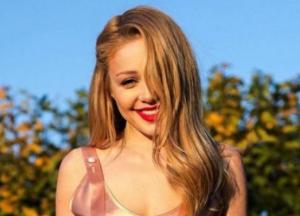 Тина Кароль похвасталась новыми снимками в купальнике (фото)