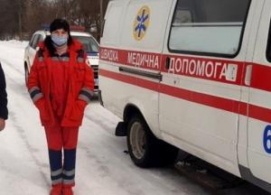 В Черкасской области мужчина отгрыз капельницу в "скорой" и напал на медиков