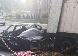 В Киеве пьяная девушка на авто врезалась в грузовик (фото)