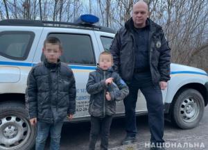 Братья из Винницкой области одолели 10 километров босиком, чтобы убежать от отчима