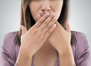 Эксперт рассказал, как избежать неприятного запаха изо рта по утрам