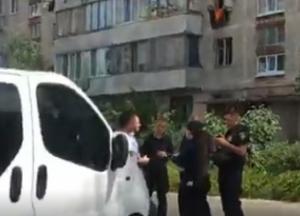 В Киеве обстреляли машину (видео)