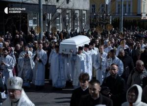 Філарета поховали у Володимирському соборі, тисячі вірян провели його в останню путь (фото, відео)