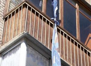 Лез к любимой: на Днепропетровщине мужчина упал с шестого этажа (видео 18+)