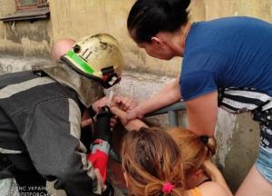 В Кривом Роге дети пристегнули наручниками мать: на помощь пришли спасатели