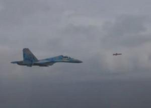 Истребители сопровождают новую украинскую ракету "Нептун" (видео)