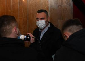 Во время похорон Кернеса Кличко сделал селфи с поклонницей (фото)