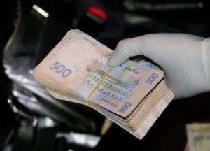 На Днепропетровщине мужчину задержали за взятку в 130 тыс. грн руководителю подразделения полиции