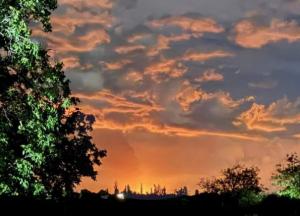 Заграва від пожежі на десятки кілометрів: усі подробиці про масовану атаку на Крим та відео