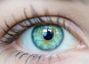 Дефицит витаминов можно определить по глазам