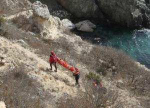 В Крыму девушка сорвалась со скалы высотой 15 метров – МЧС (фото)