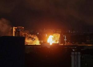У Києві ракета прилетіла біля метро, на станції посипалась стеля (відео)