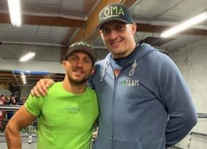 Боксеры Усик и Ломаченко попали на Миротворец